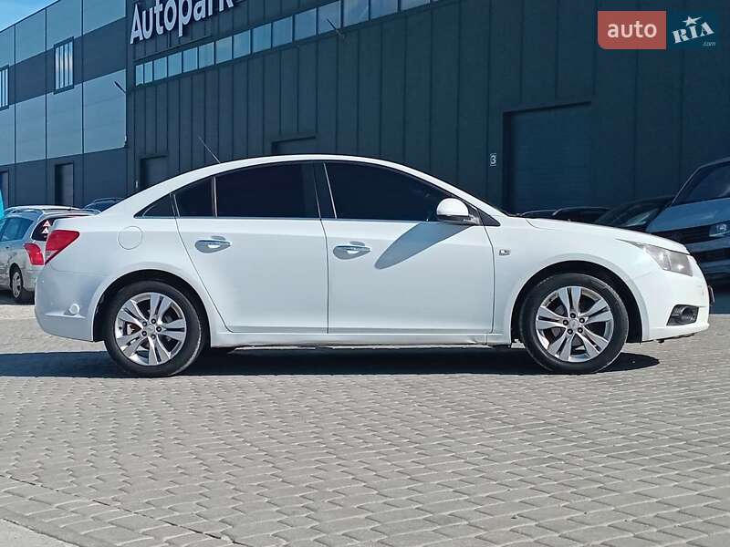 Седан Chevrolet Cruze 2012 в Львове