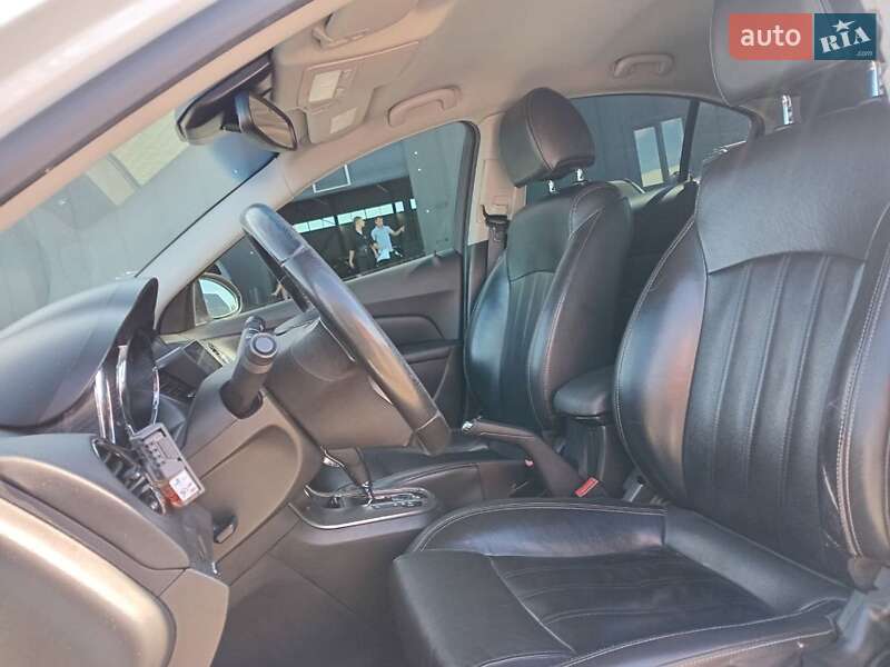 Седан Chevrolet Cruze 2012 в Львове