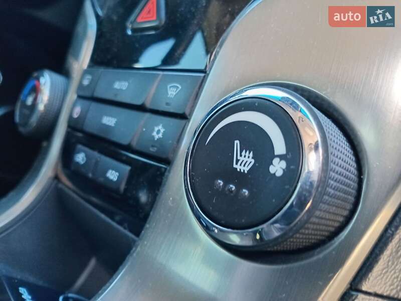 Седан Chevrolet Cruze 2012 в Львове