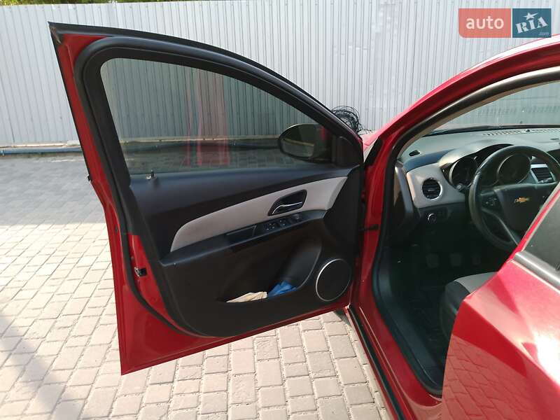 Седан Chevrolet Cruze 2011 в Тернополі
