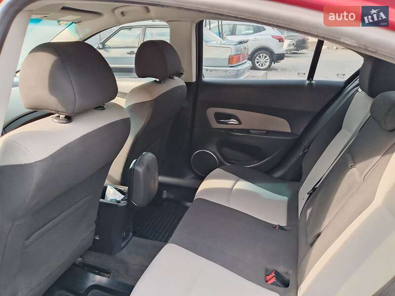 Седан Chevrolet Cruze 2011 в Тернополі