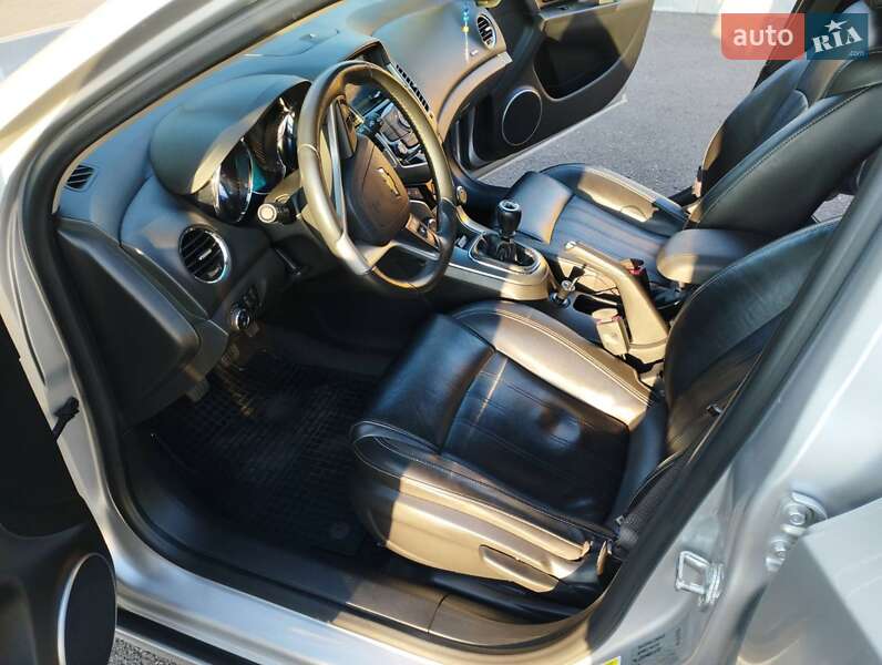 Универсал Chevrolet Cruze 2012 в Сарнах