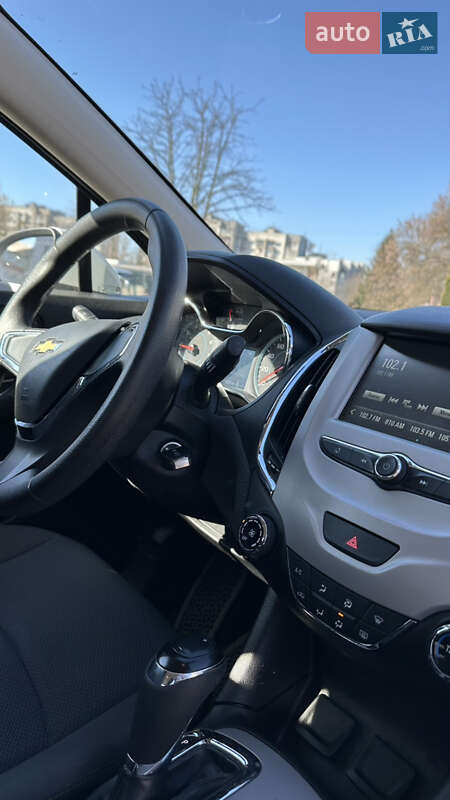Седан Chevrolet Cruze 2018 в Львове