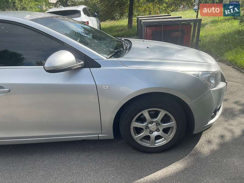 Седан Chevrolet Cruze 2011 в Киеве