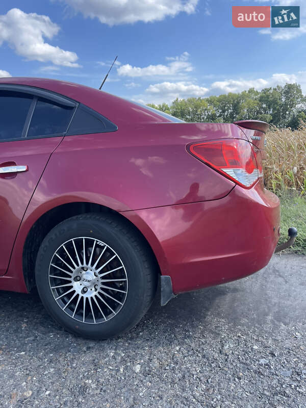 Седан Chevrolet Cruze 2010 в Полтаві