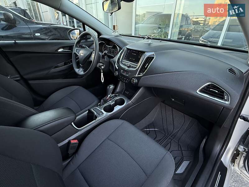 Седан Chevrolet Cruze 2018 в Киеве