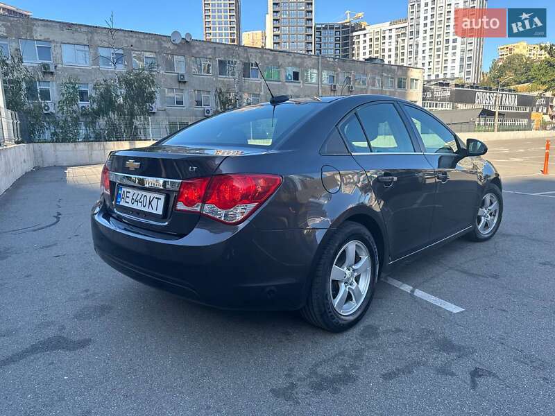 Седан Chevrolet Cruze 2015 в Києві