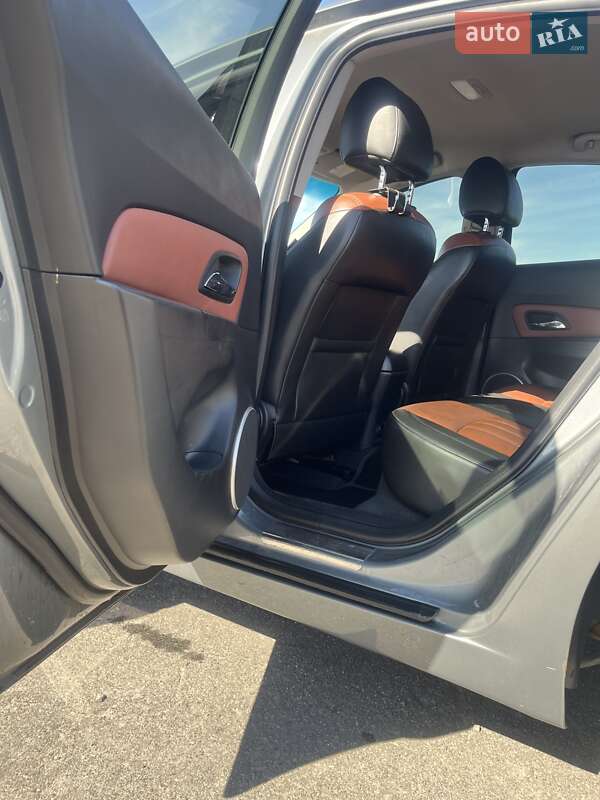 Седан Chevrolet Cruze 2011 в Ирпене