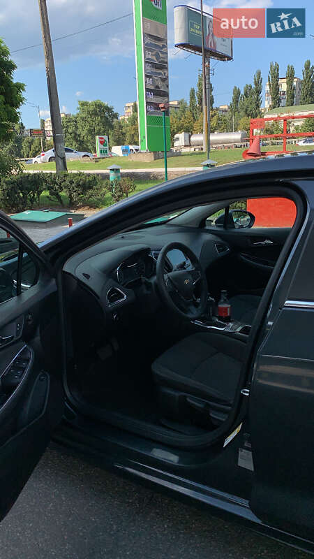 Седан Chevrolet Cruze 2017 в Киеве