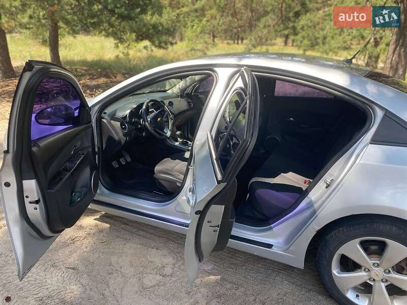 Седан Chevrolet Cruze 2011 в Днепре