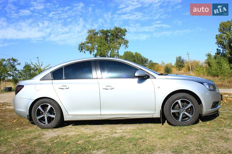 Седан Chevrolet Cruze 2011 в Павлограді
