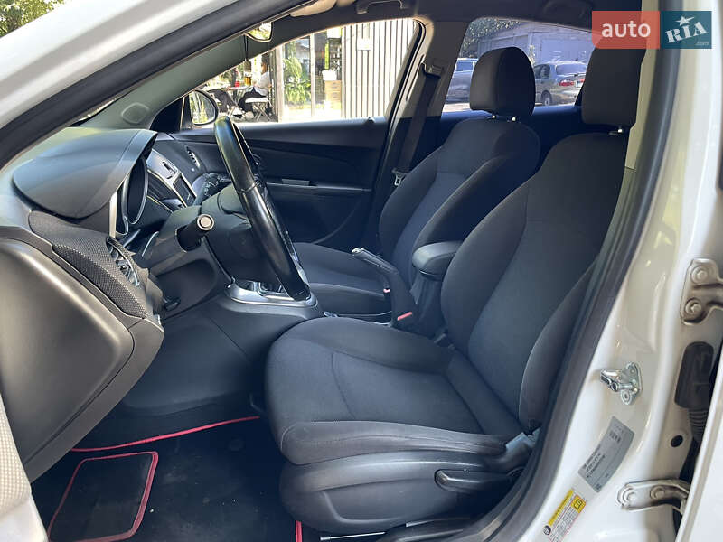 Хэтчбек Chevrolet Cruze 2014 в Киеве фото 19 Хэтчбек Chevrolet Cruze 2014 в Киеве
