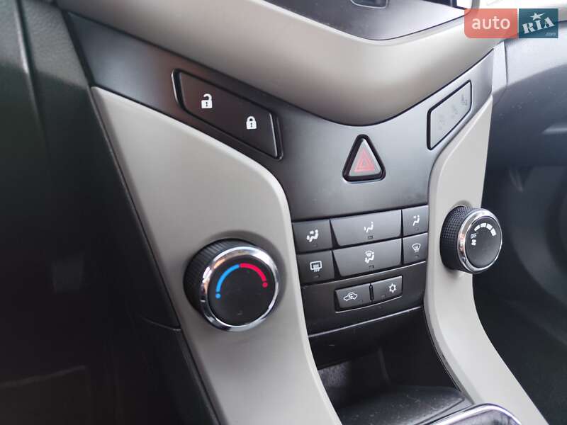 Седан Chevrolet Cruze 2009 в Киеве фото 26 Седан Chevrolet Cruze 2009 в Киеве