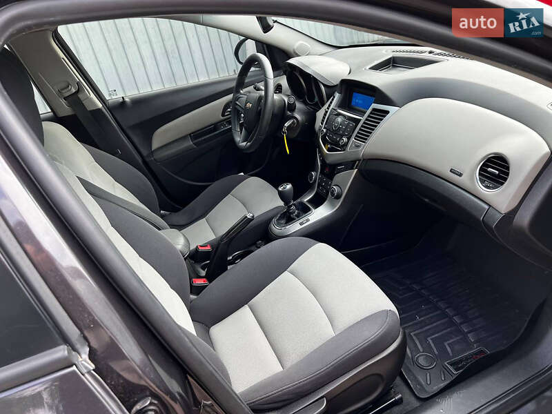 Седан Chevrolet Cruze 2014 в Днепре