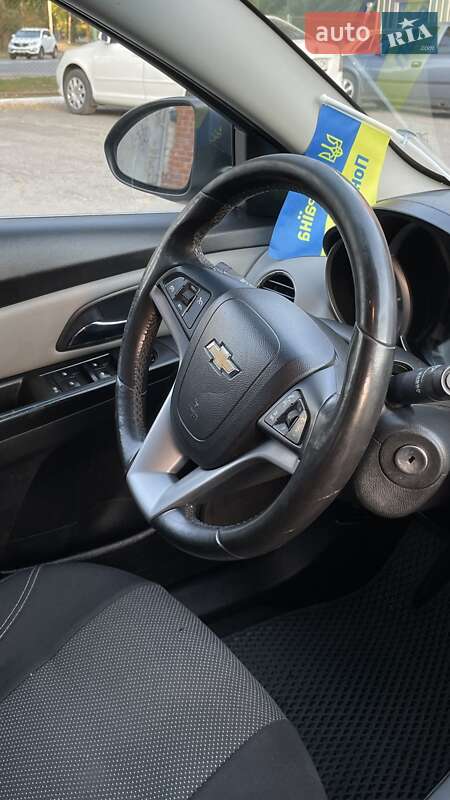 Седан Chevrolet Cruze 2013 в Полтаві