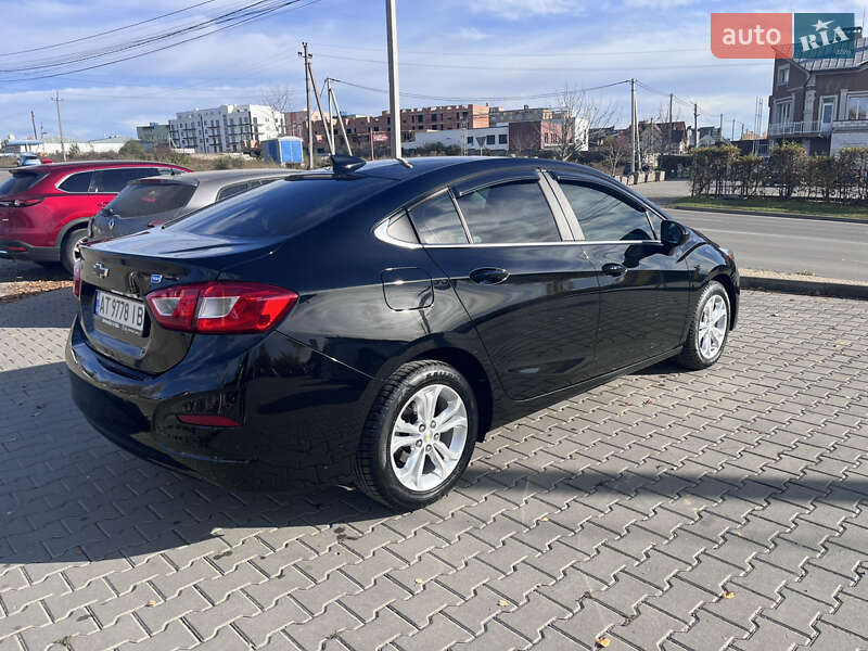 Седан Chevrolet Cruze 2018 в Черновцах