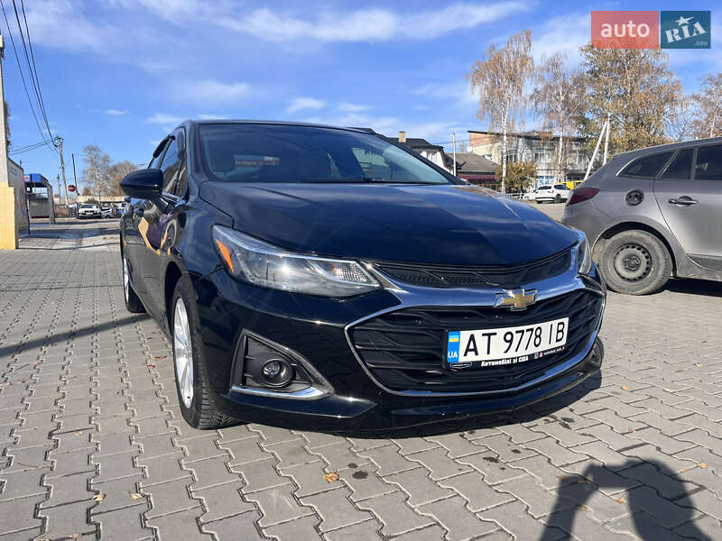 Седан Chevrolet Cruze 2018 в Черновцах