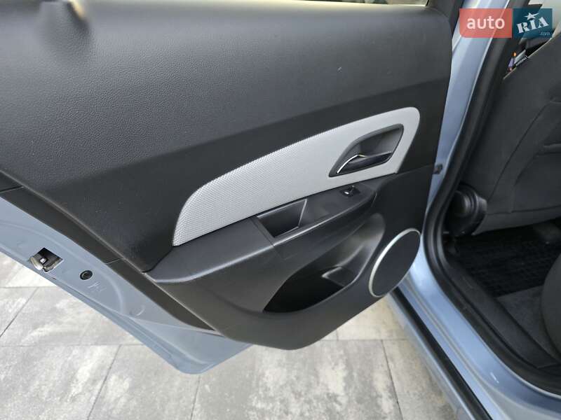 Седан Chevrolet Cruze 2011 в Ивано-Франковске