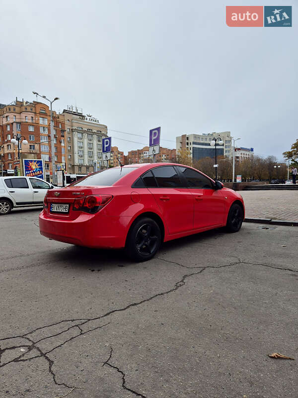 Седан Chevrolet Cruze 2010 в Полтаве