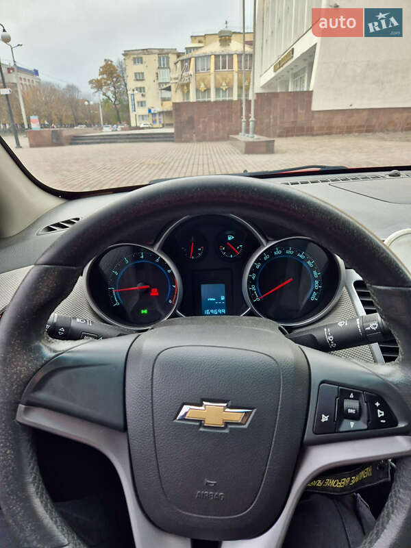 Седан Chevrolet Cruze 2010 в Полтаве