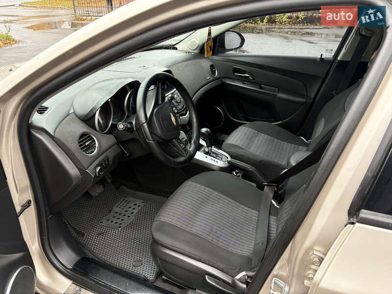 Седан Chevrolet Cruze 2011 в Чернигове