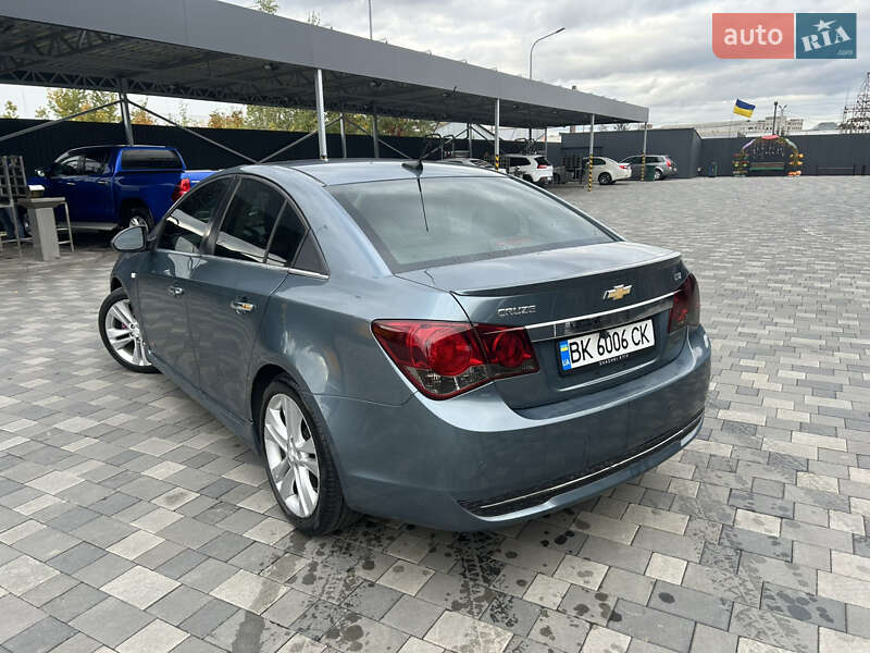 Седан Chevrolet Cruze 2012 в Полтаве