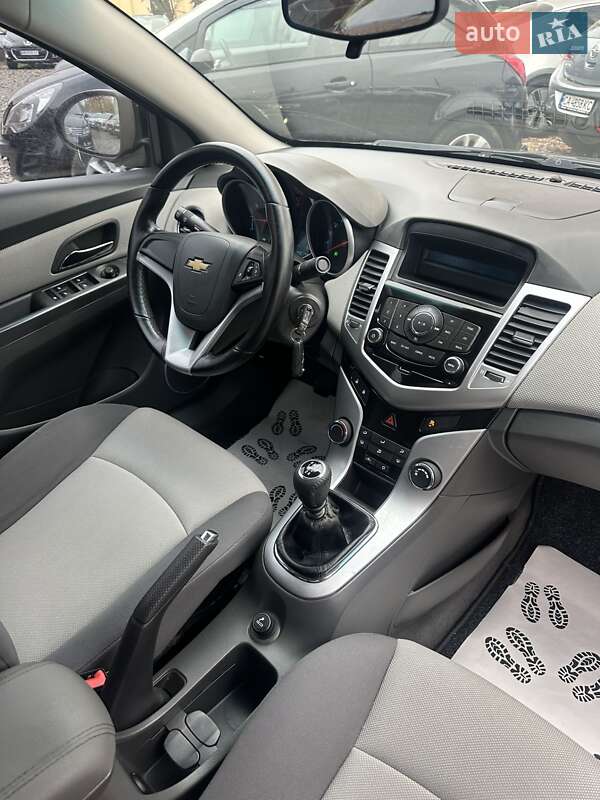 Седан Chevrolet Cruze 2010 в Смеле