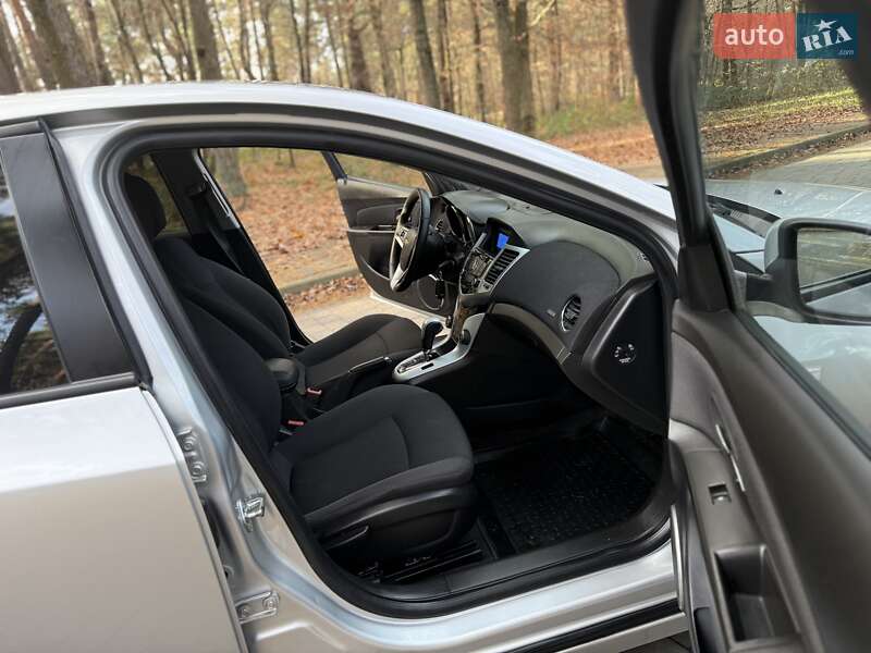 Седан Chevrolet Cruze 2012 в Львові
