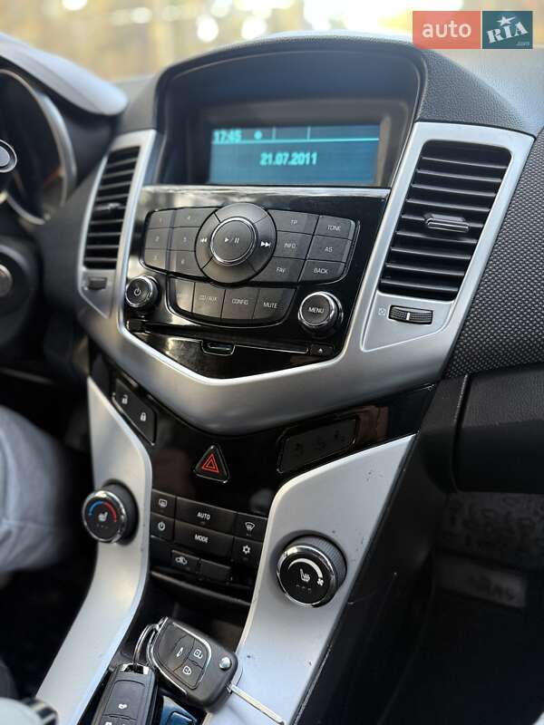 Седан Chevrolet Cruze 2012 в Львові