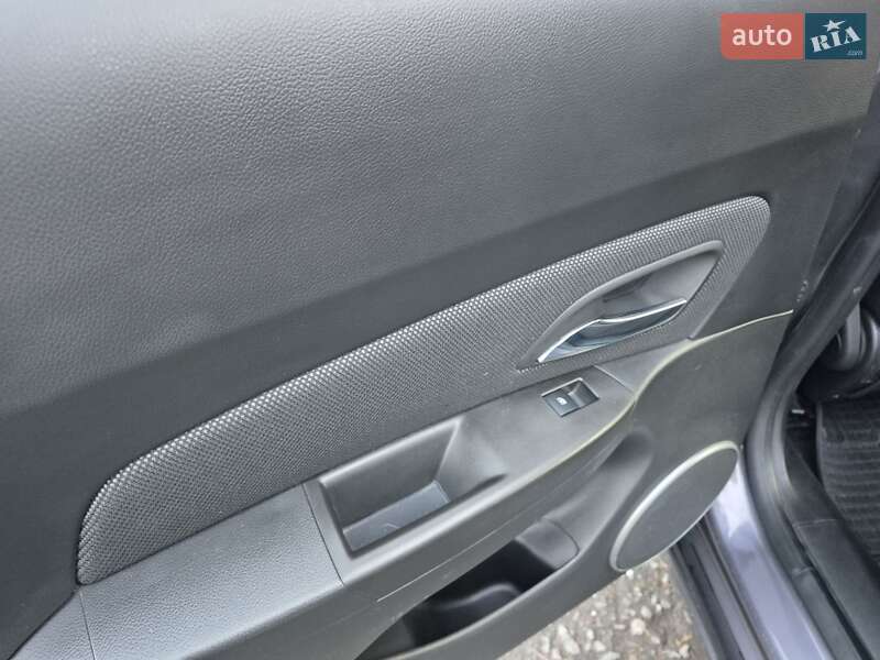 Универсал Chevrolet Cruze 2013 в Ровно фото 27 Универсал Chevrolet Cruze 2013 в Ровно