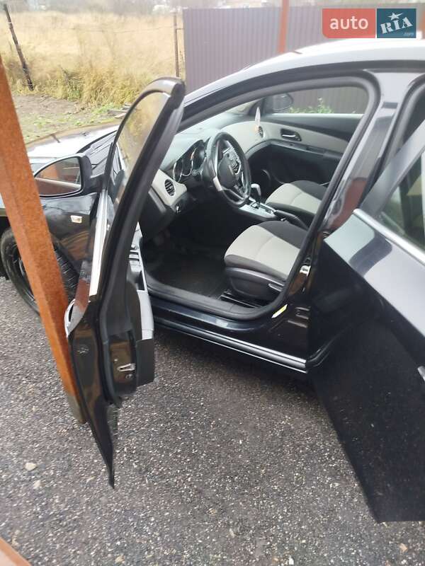 Седан Chevrolet Cruze 2011 в Буче