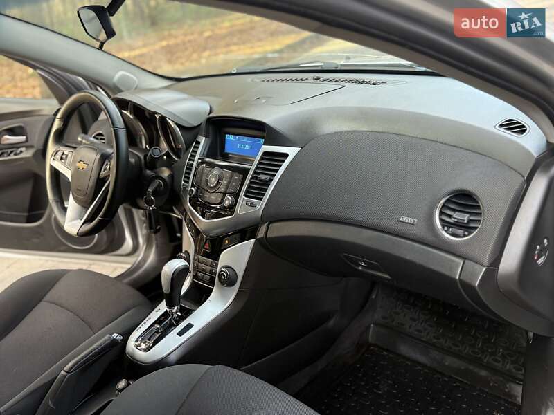 Седан Chevrolet Cruze 2012 в Львові