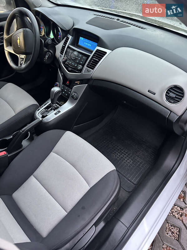 Седан Chevrolet Cruze 2015 в Львове