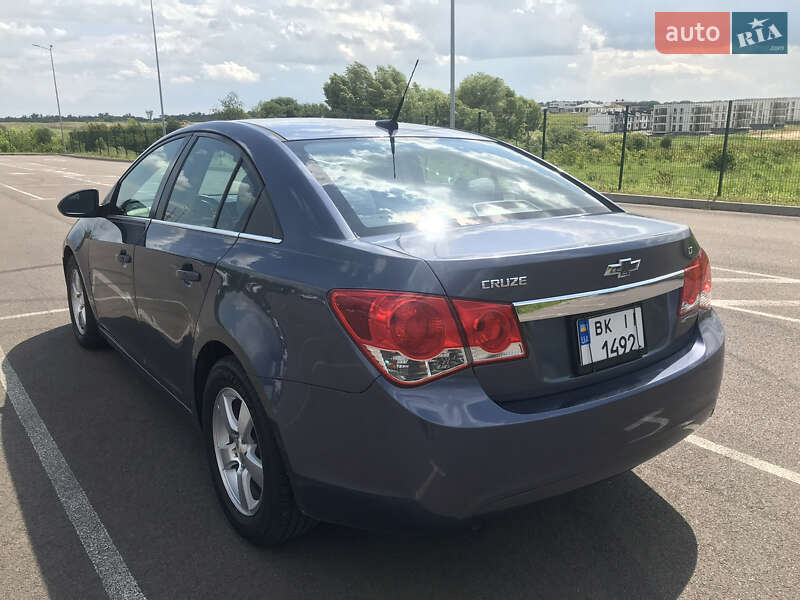 Седан Chevrolet Cruze 2012 в Ровно