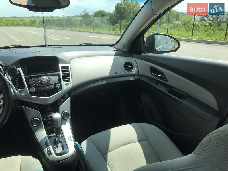Седан Chevrolet Cruze 2012 в Ровно