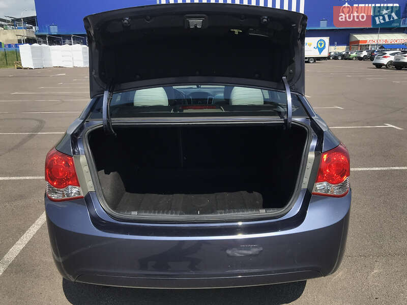 Седан Chevrolet Cruze 2012 в Ровно