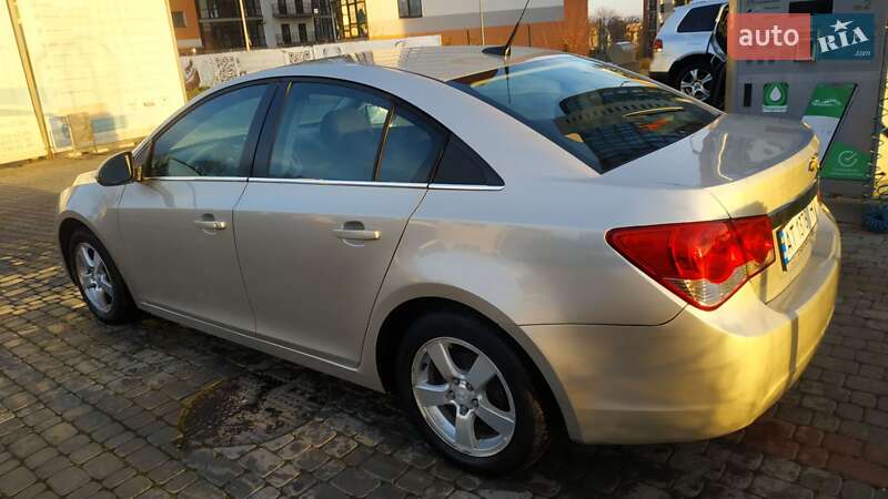 Седан Chevrolet Cruze 2014 в Івано-Франківську