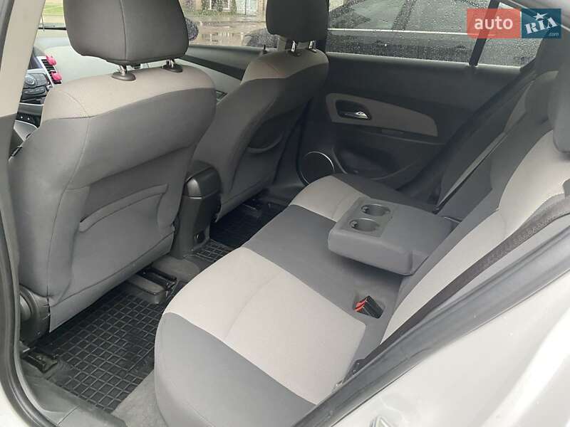 Седан Chevrolet Cruze 2010 в Кременчуге