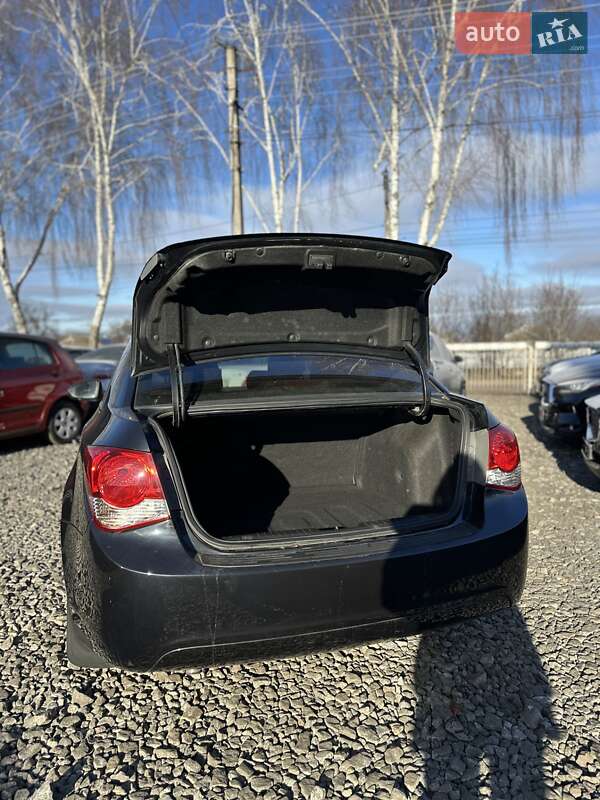 Седан Chevrolet Cruze 2010 в Смілі