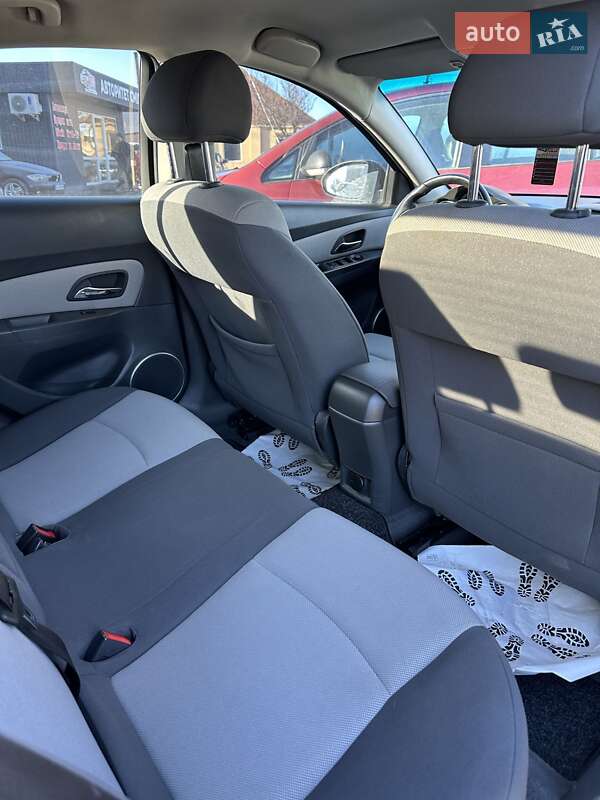 Седан Chevrolet Cruze 2010 в Смілі