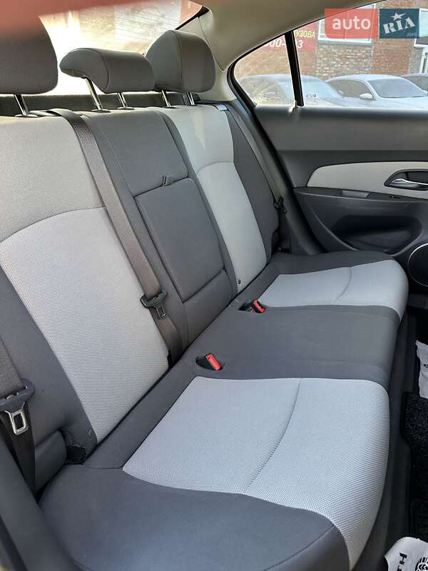 Седан Chevrolet Cruze 2010 в Смілі