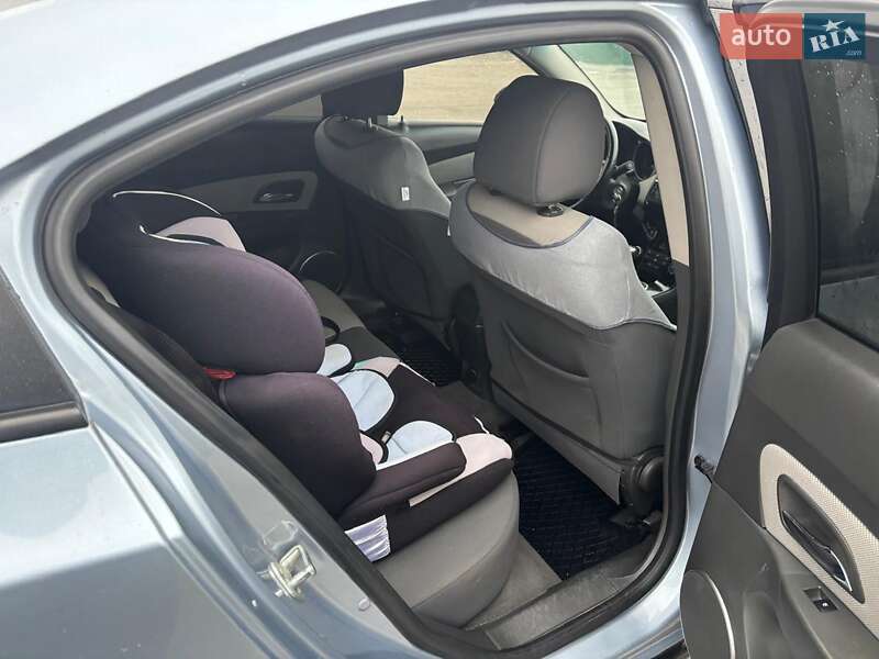 Седан Chevrolet Cruze 2009 в Александрие