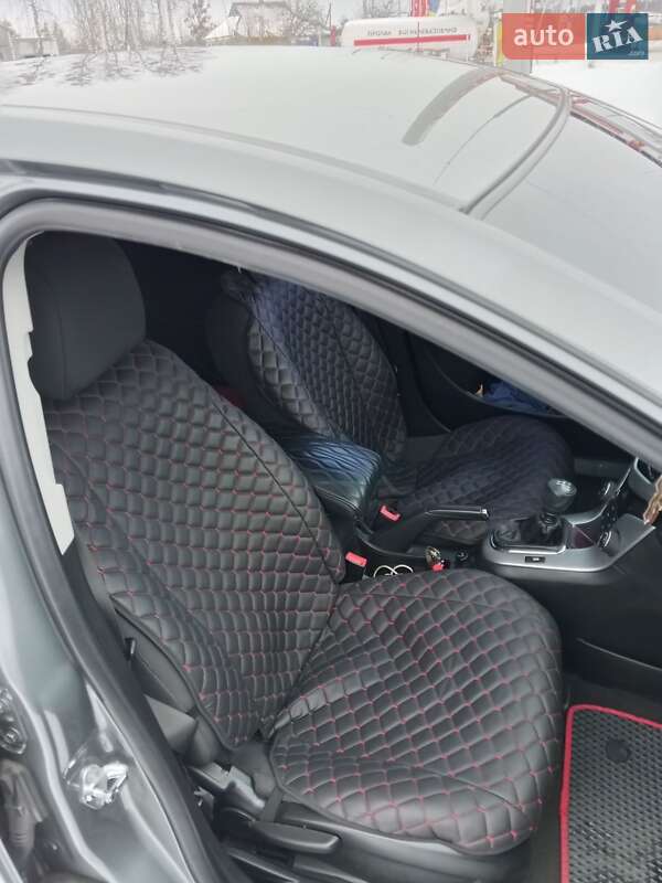 Хэтчбек Chevrolet Cruze 2011 в Емильчине