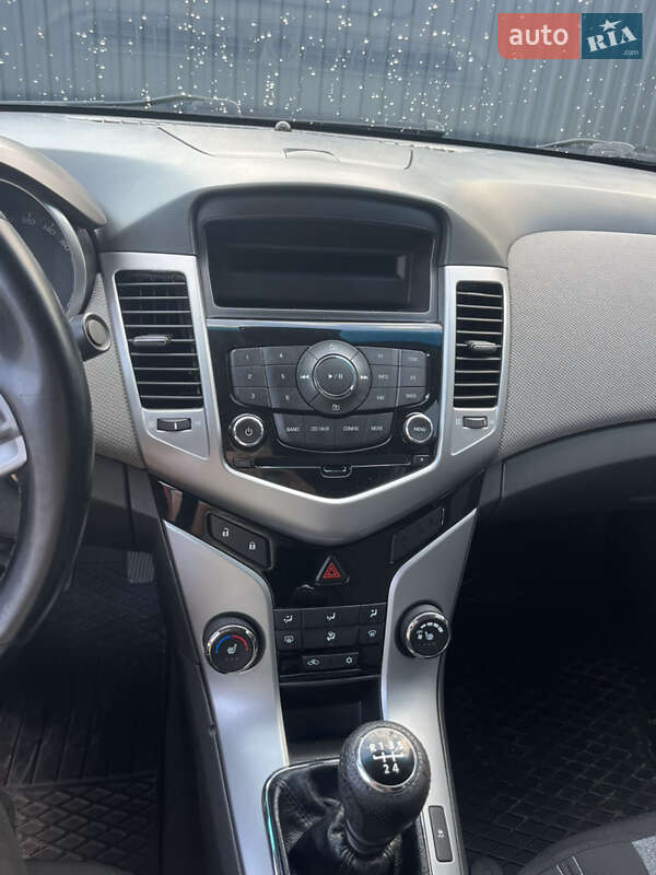 Седан Chevrolet Cruze 2010 в Дрогобичі