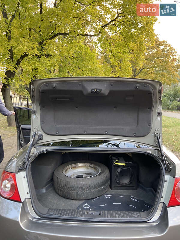 Седан Chevrolet Epica 2007 в Першотравенске