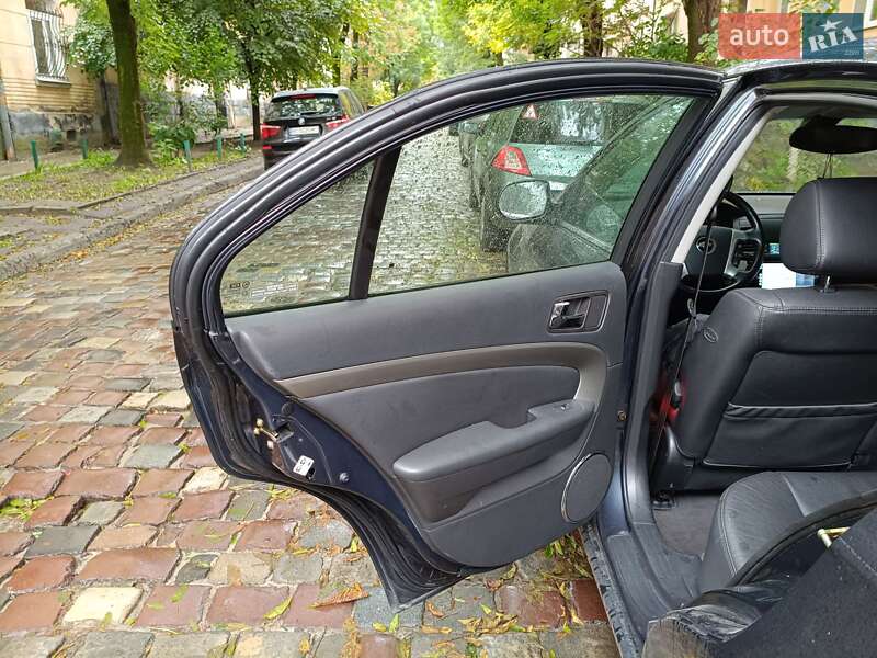 Седан Chevrolet Epica 2006 в Львове