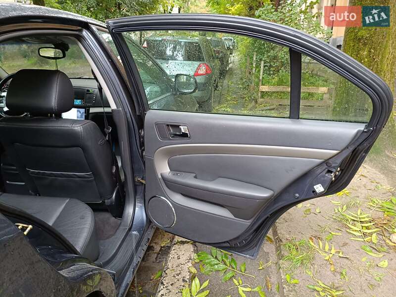 Седан Chevrolet Epica 2006 в Львове