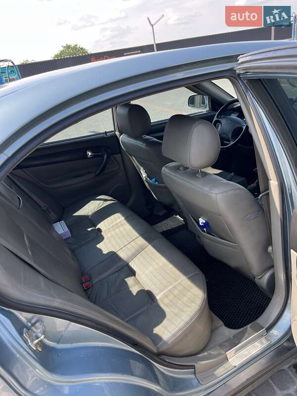 Седан Chevrolet Evanda 2005 в Днепре