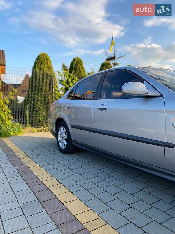 Седан Chevrolet Evanda 2005 в Стрые