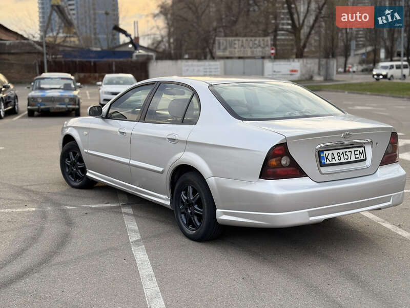 Седан Chevrolet Evanda 2006 в Киеве